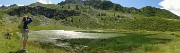 43 Panoramica sul Lago piccolo (1986 m), ricoperto in parte da erbe acquatiche